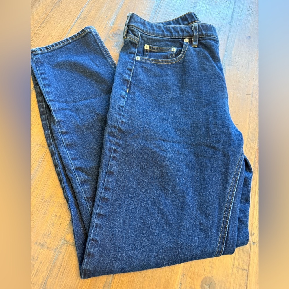 Club Monaco Denim woman’s straight leg jeans. 
Sz 29L Inseam 28” Excellent Cond.